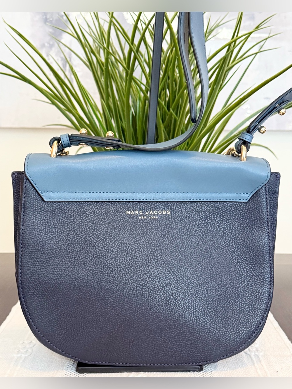 Marc Jacobs The Tuck Lock Saddle Bag - Picture 3 of 11